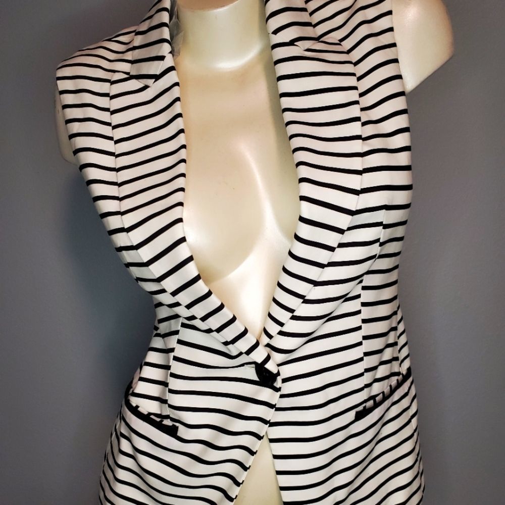 NWT Express White with black stripe sleeveless Blazer top size XS